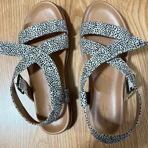 Universal Thread by Target leopard print women’s sandals. Like new!
